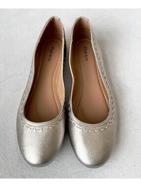 Frye & Co Metallic Silver Flats Size 8 Soft Leather Minimal Quiet Luxury